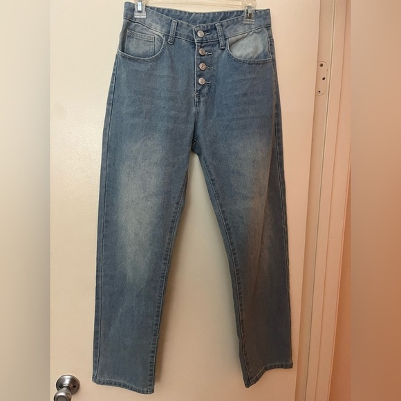 NWT C.O.Z.Y Women’s Multiple Button Up Jeans Size S or US 4. - Picture 1 of 7